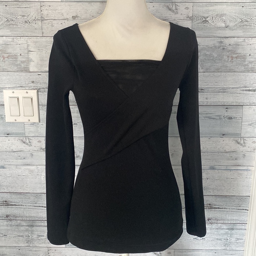 VICTORIA’S SECRET BLACK WRAP FRONT FORM FITTED TOP